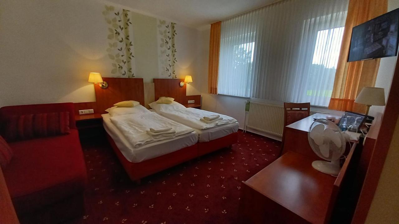 Kraeuterhotel & Restaurant Heidejaeger Mulmshorn Bagian luar foto