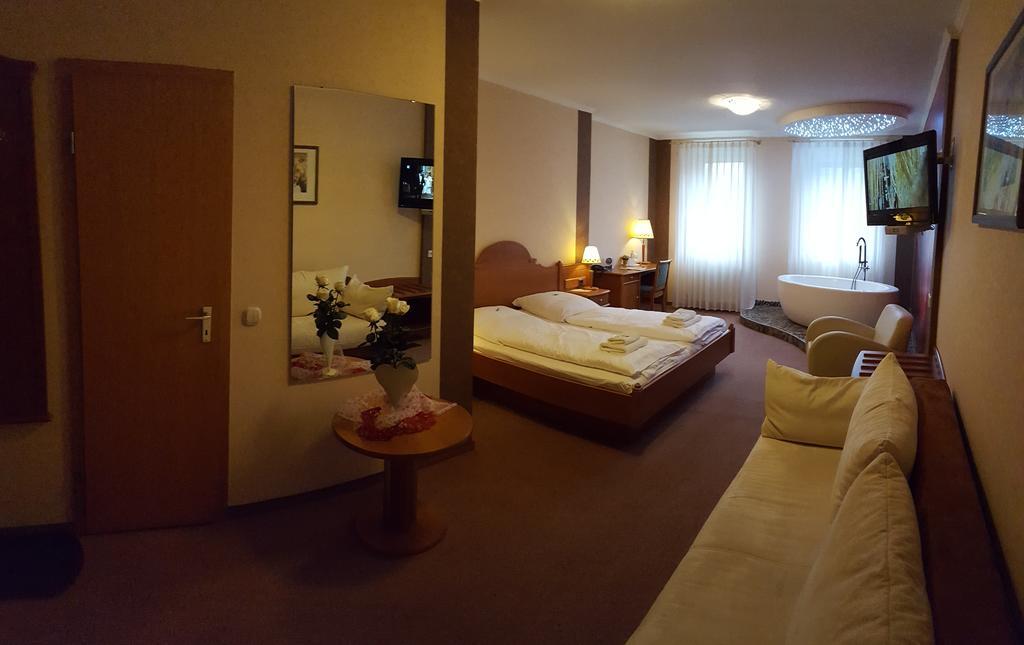 Kraeuterhotel & Restaurant Heidejaeger Mulmshorn Bagian luar foto