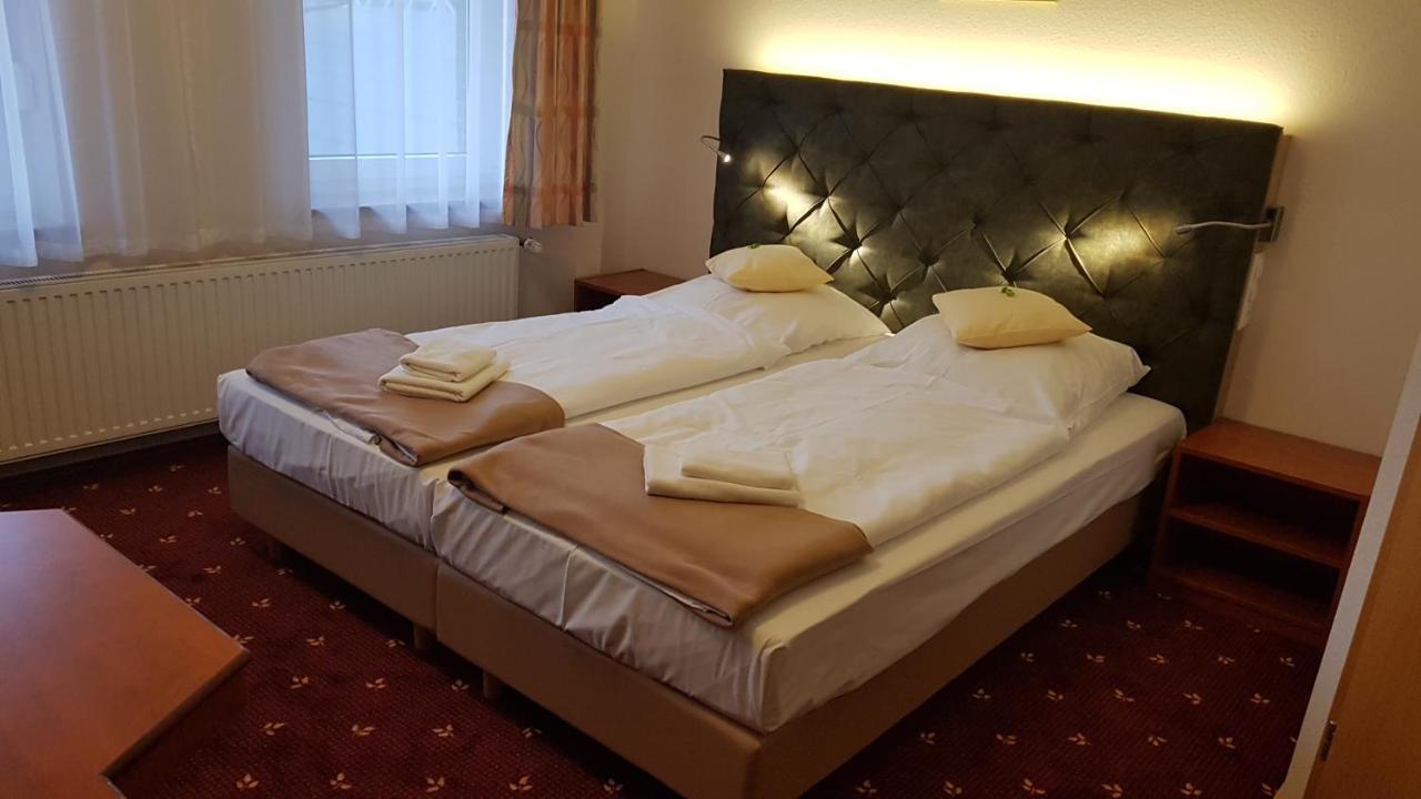 Kraeuterhotel & Restaurant Heidejaeger Mulmshorn Bagian luar foto